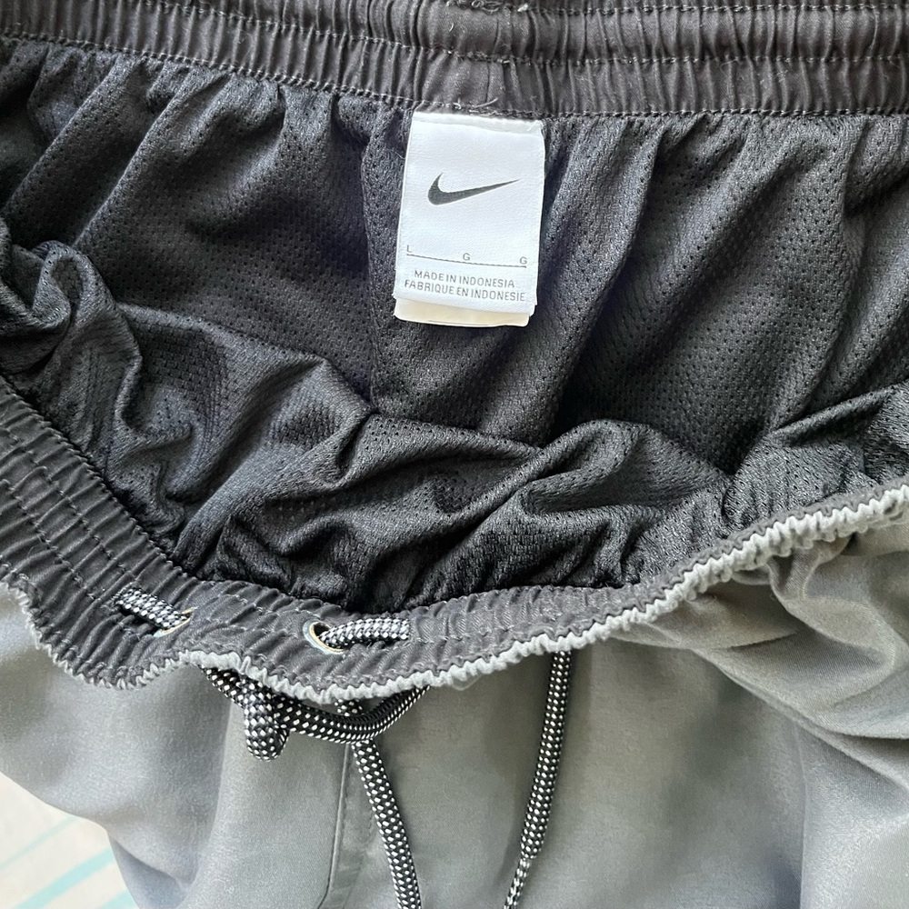 Men’s Nike Core 8” Volley 8 Swim Shorts with liner (large) - Picture 5 of 5